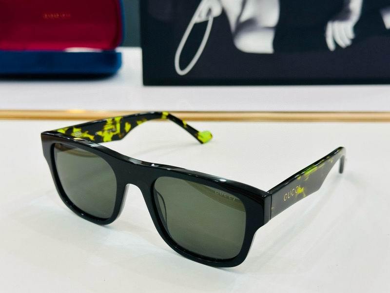 Gucci Sunglasses 899